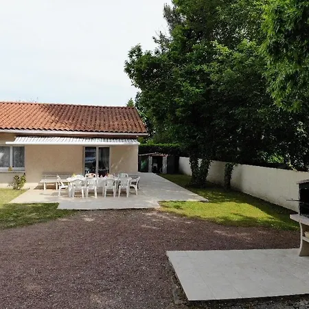 Holiday home Maison 3 Avec Salle D'eau, Piscine *